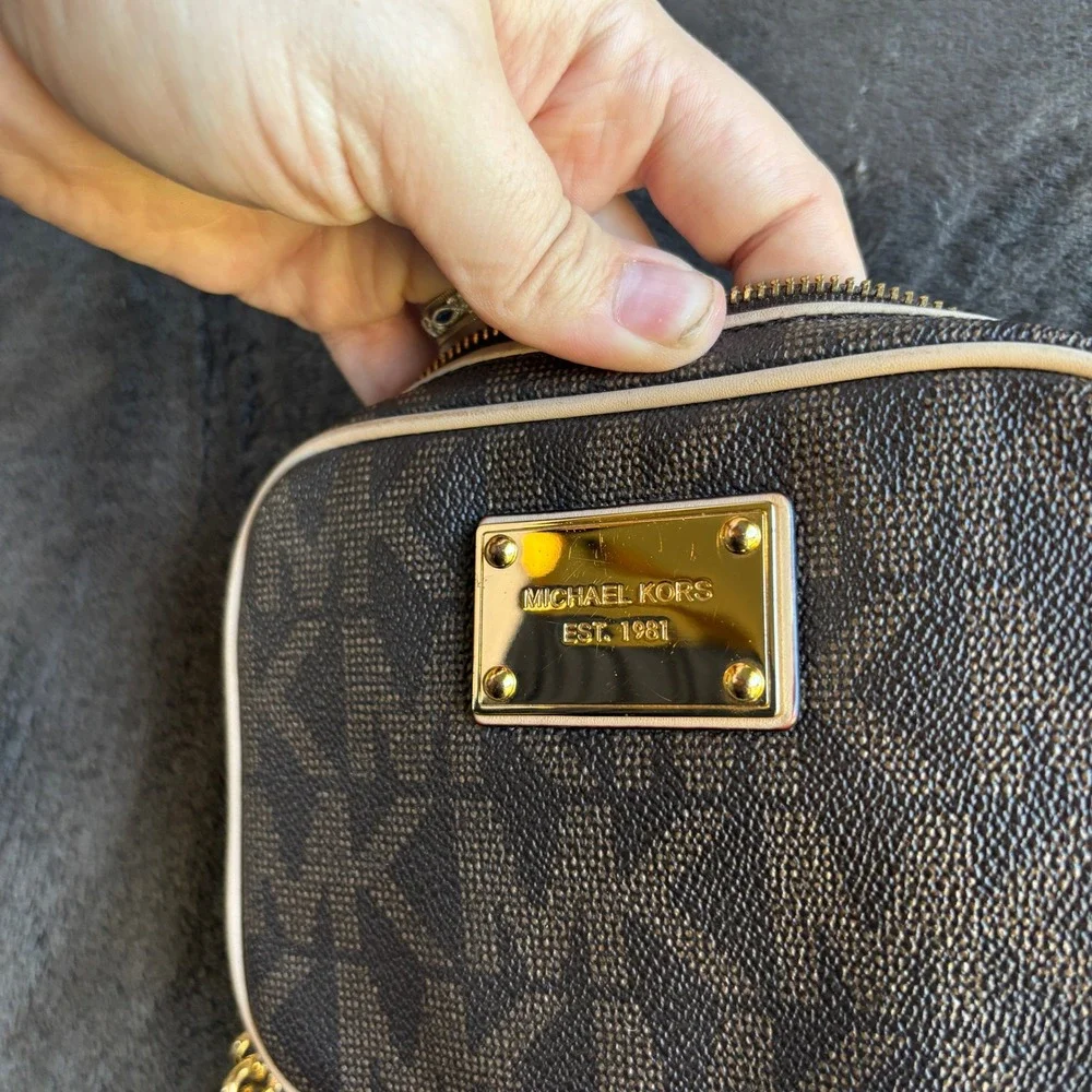 Michael Kors Monogram‎ Camera Crossbody Bag Gold Chain Beige Trim